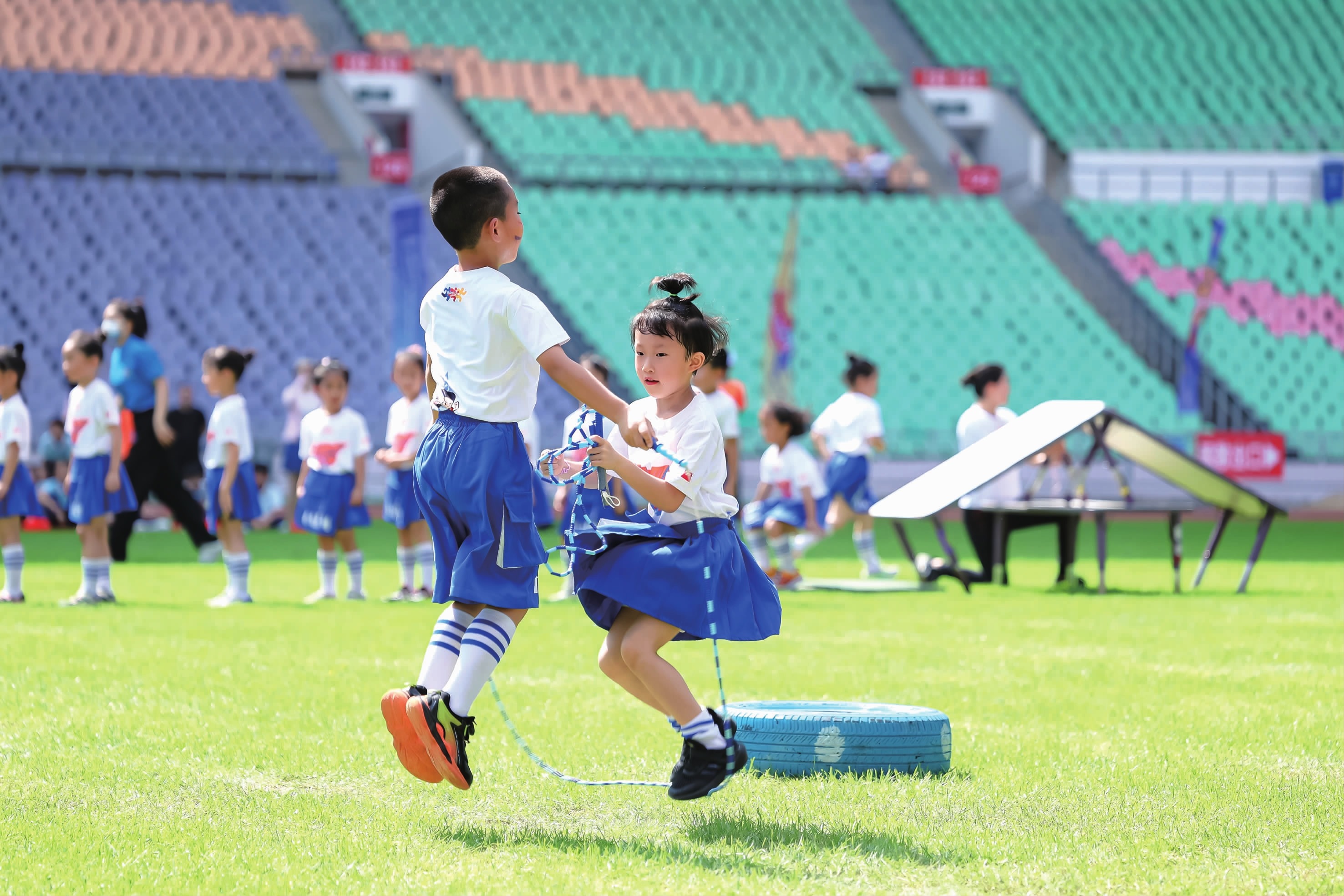 CBA季后赛：青岛国信制药队力克浙江稠州金租队 抢占晋级先机